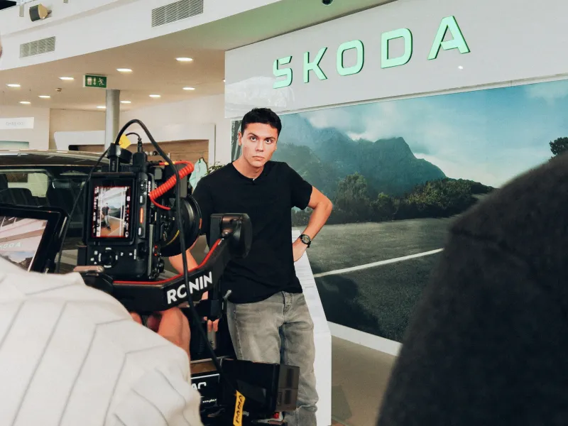 PIA pentru prieteni: cum am petrecut o zi cu David Popovici la noi în showroom