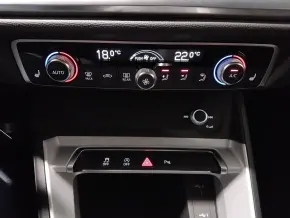 Audi Q3 35 TDI quattro thumbnail