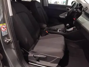 Audi Q3 35 TDI quattro thumbnail